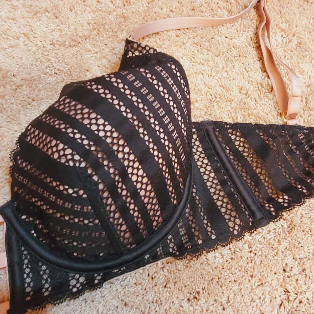 VS Bra - Picture 4 of 8